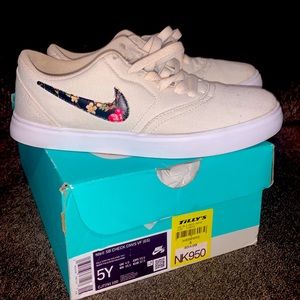 Nike SB check Canvas- 5Y